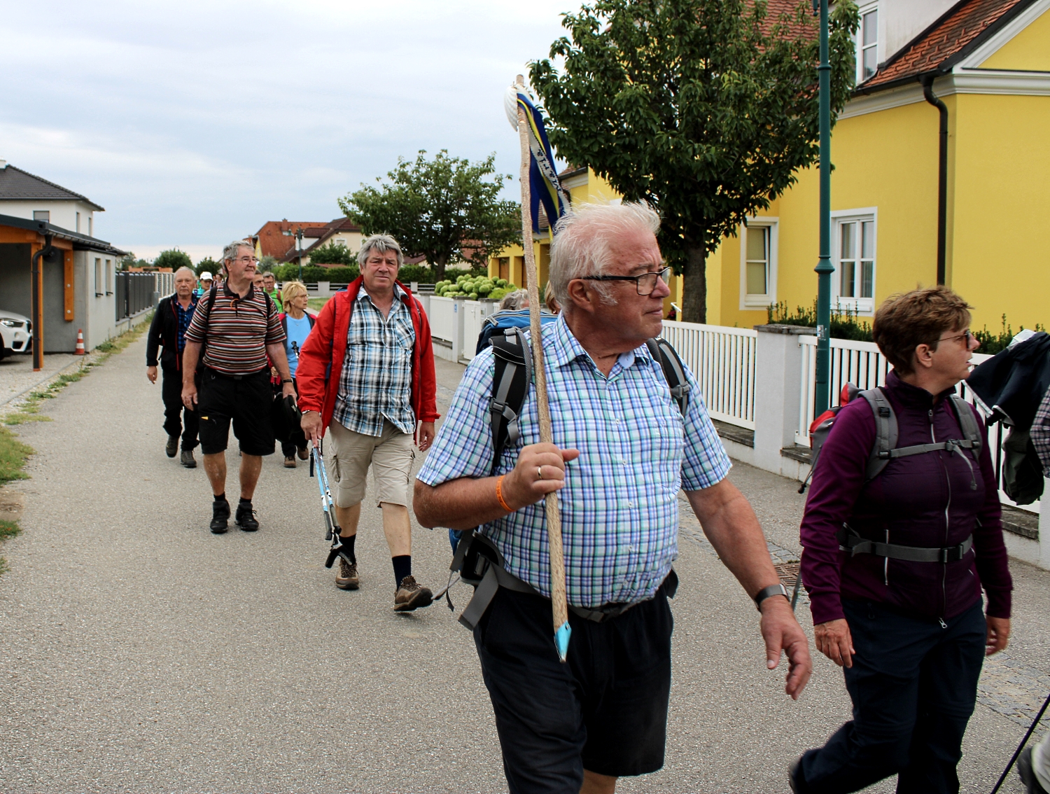 Pilgergruppe auf dem Weg nach Etsdorf
